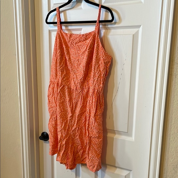 Old Navy Pants - Old Navy floral print pinky orange romper, with pockets, size xxl